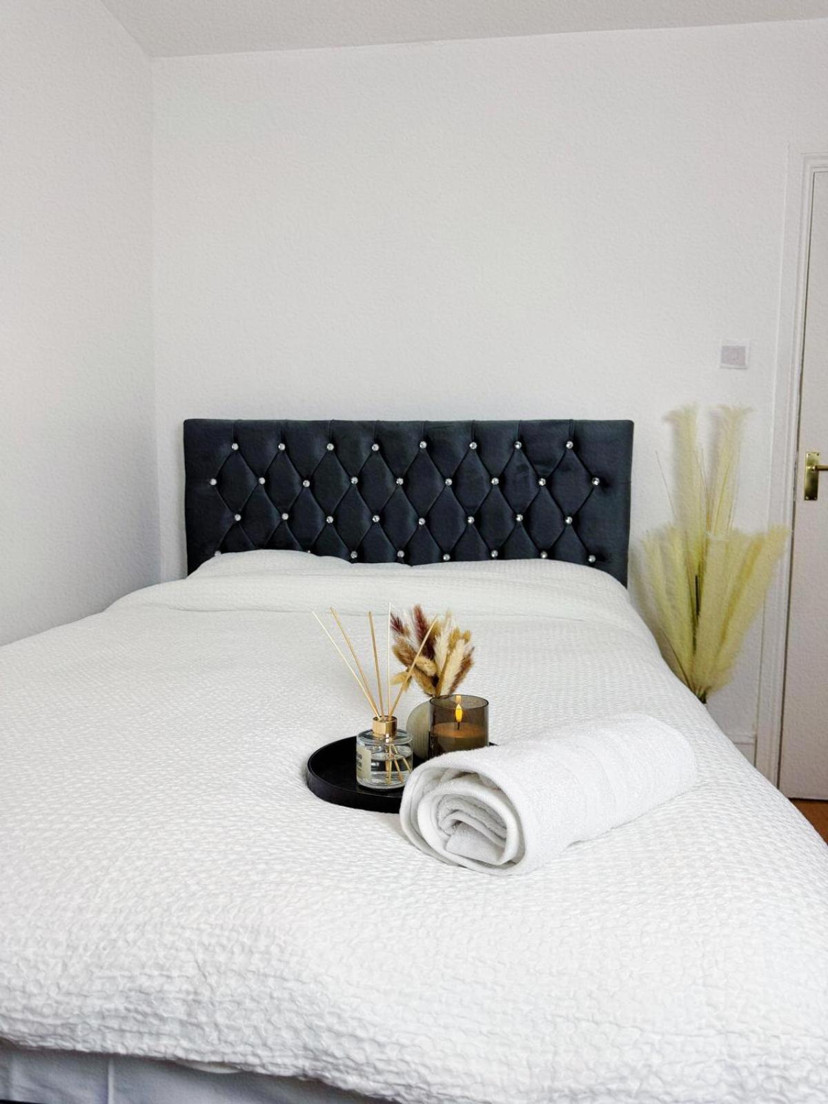 Big In East Ham Homestay