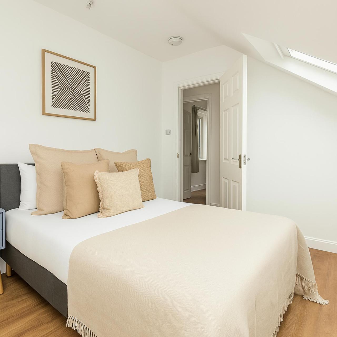 Apartment 2 Bed Flat In Acton Town London