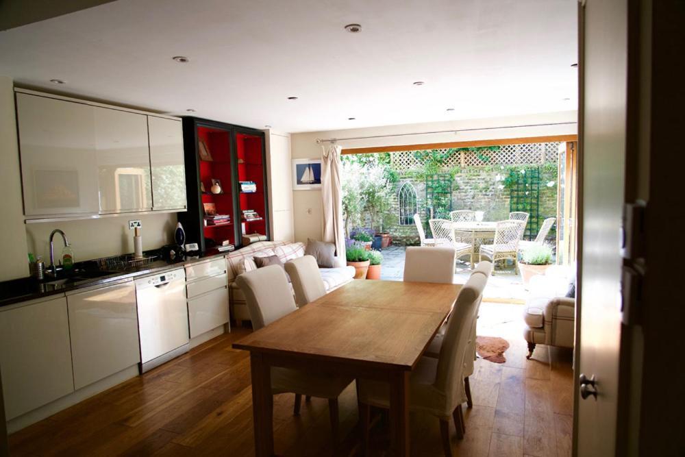 Spacious Flat With South Facing Garden Lägenhet *