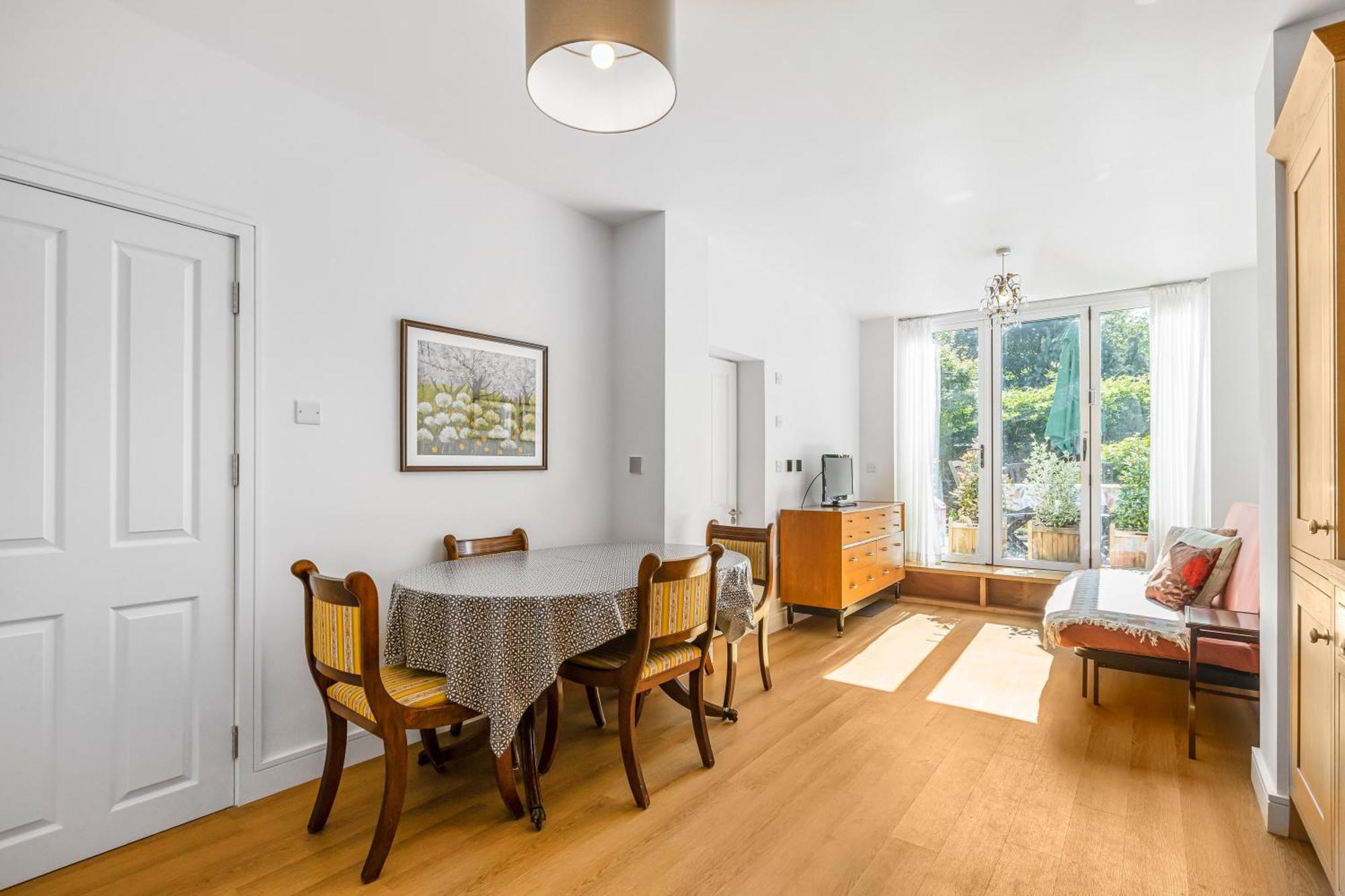 Large, Quiet Flat In Islington Apartment London