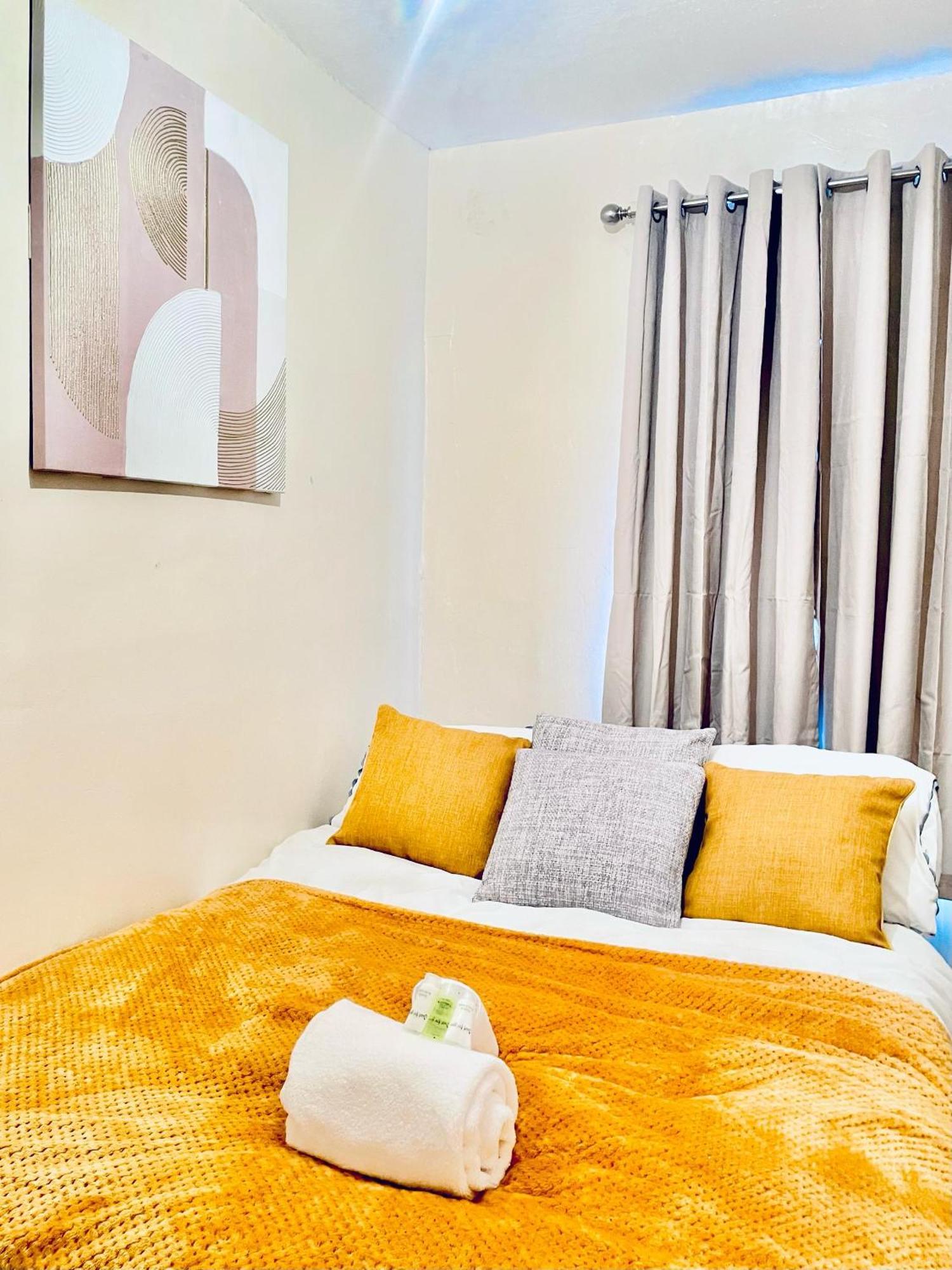 At Plaistow Convenient To Custom House Excel And Free Parking Lejlighed