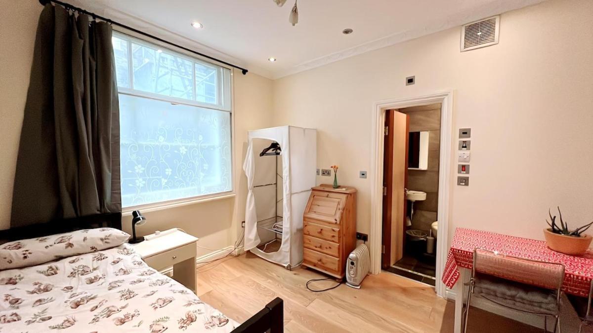 301 Self Contained In Heart Of Apartment
