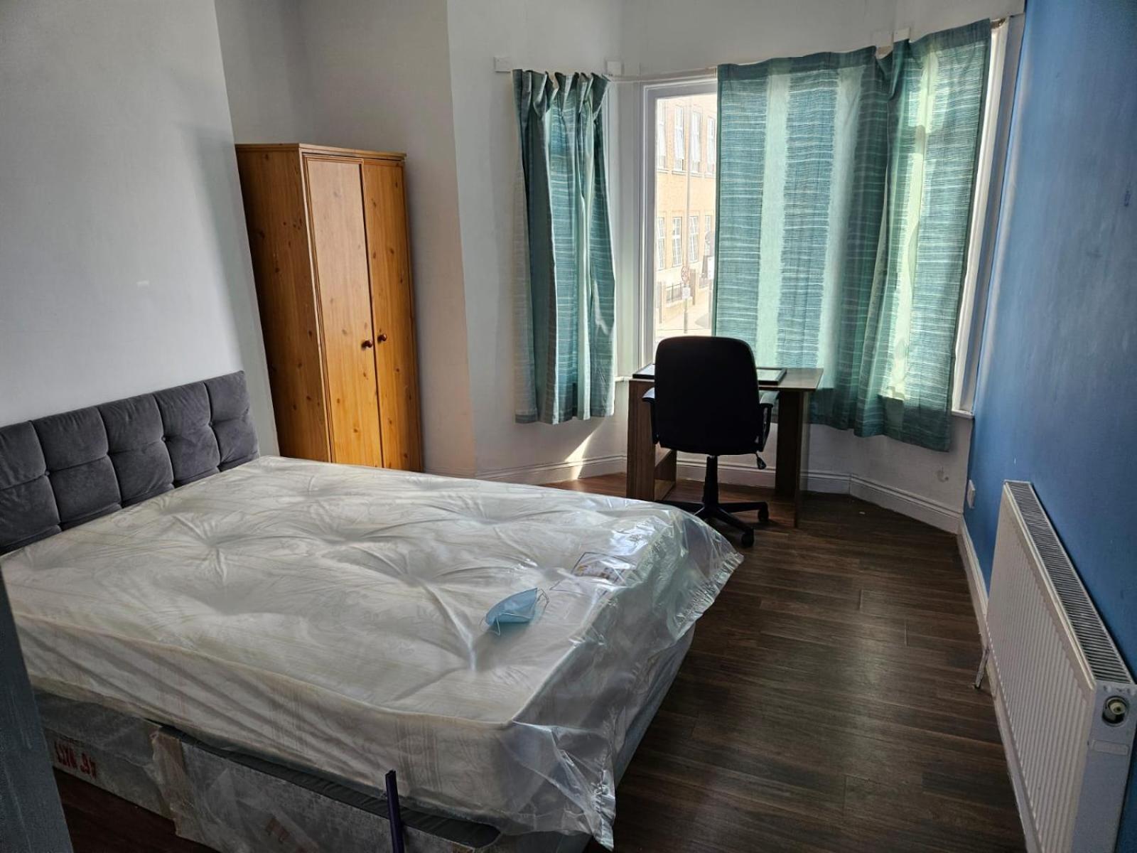 Stylish 2-bedroom Flat - Links * London