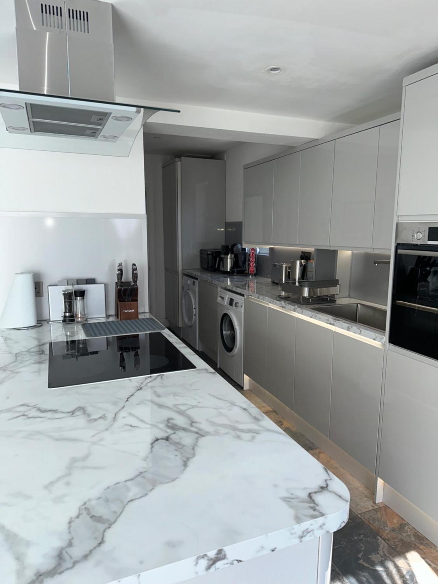 Ferienhaus Modern Four Bedroom Semi-detached House With Off Street Parking 8 Min Drive To Wembley Stadium, 5 Miles To London