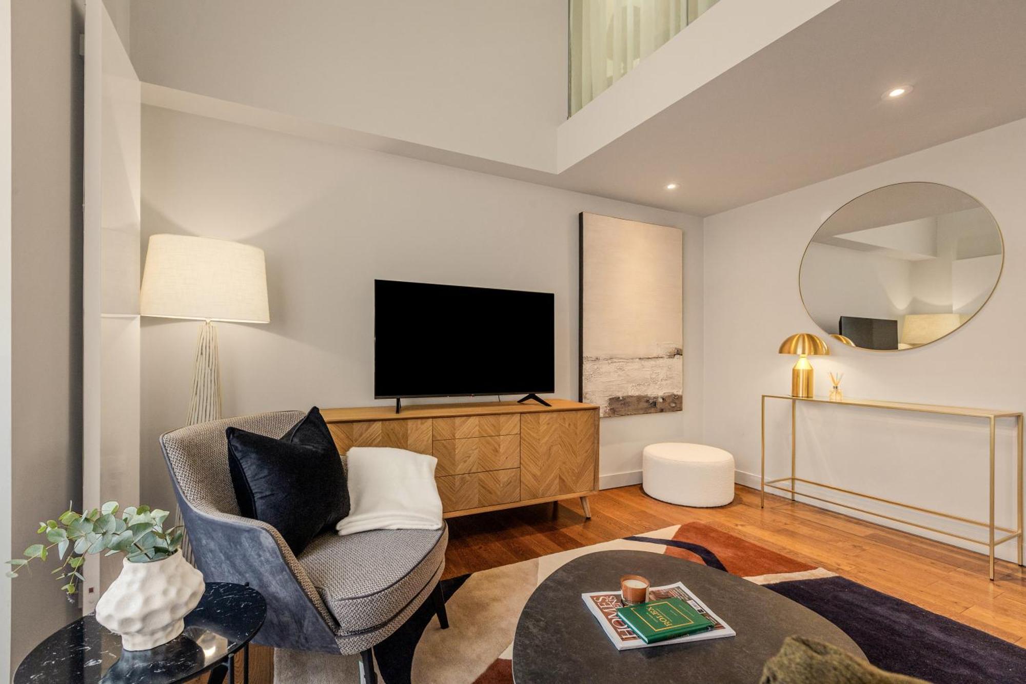 Servised On Artillery Lane Aparthotel 4*