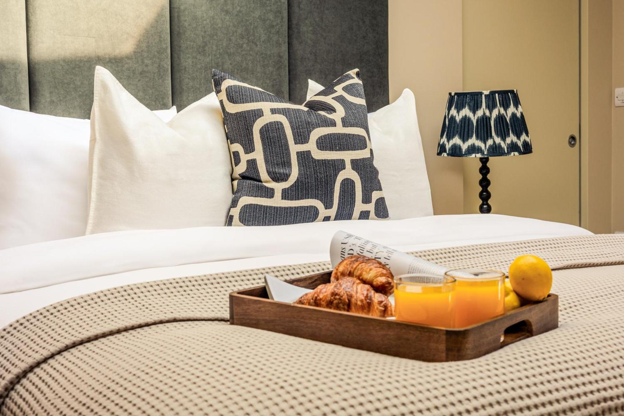 Servised On Artillery Lane Aparthotel 4*