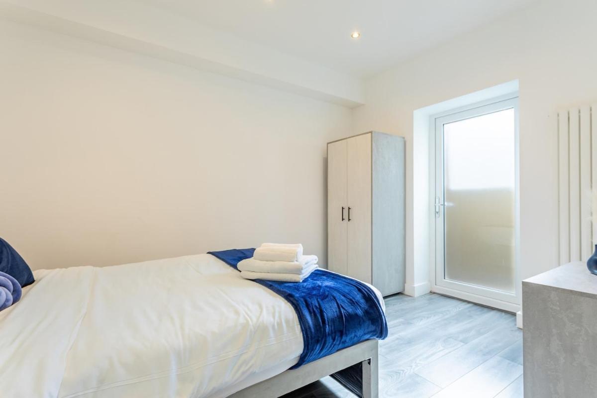 Appartamento Stylish 2-bed Flat In The Heart Of West Hampstead Londra