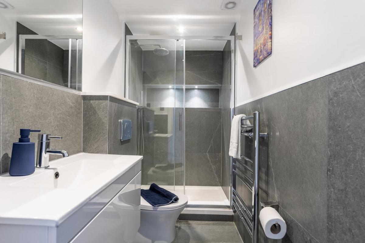 Stylish 2-bed Flat In The Heart Of West Hampstead Appartamento