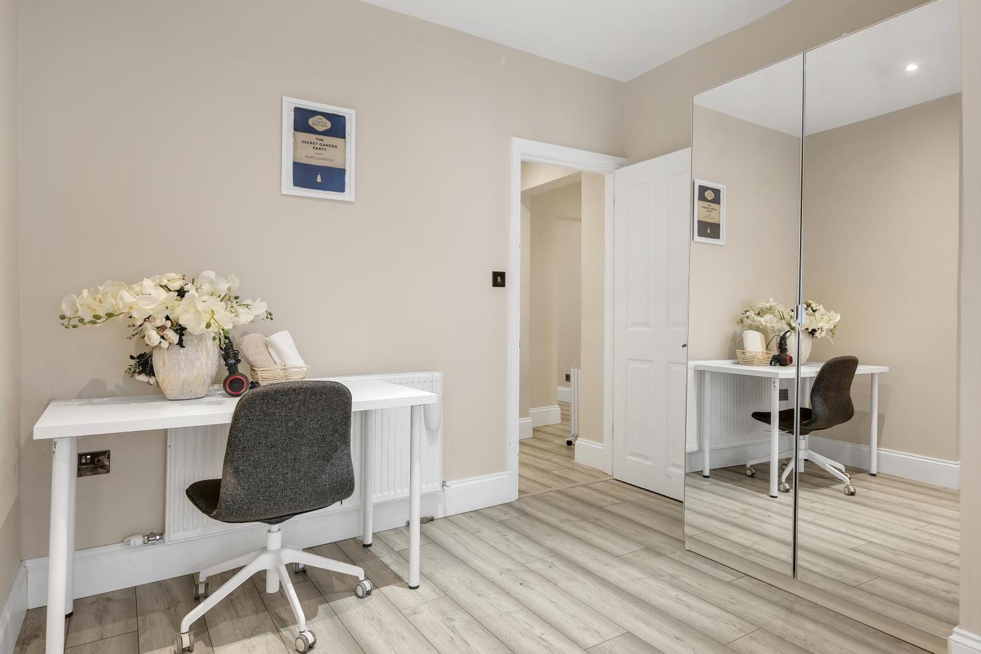 Hammersmith Flat 2 Bedrooms Lgf * Londen