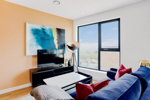 Sky Near O2, Olympic Stadium Canary Wharf Apartment