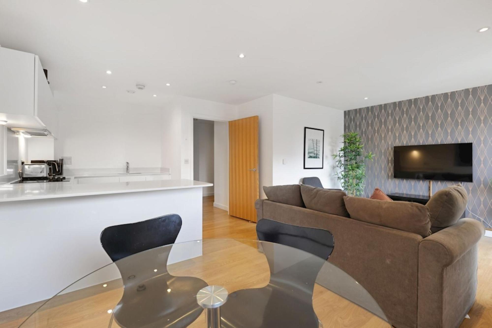 East Side Wharf 2 Bed *