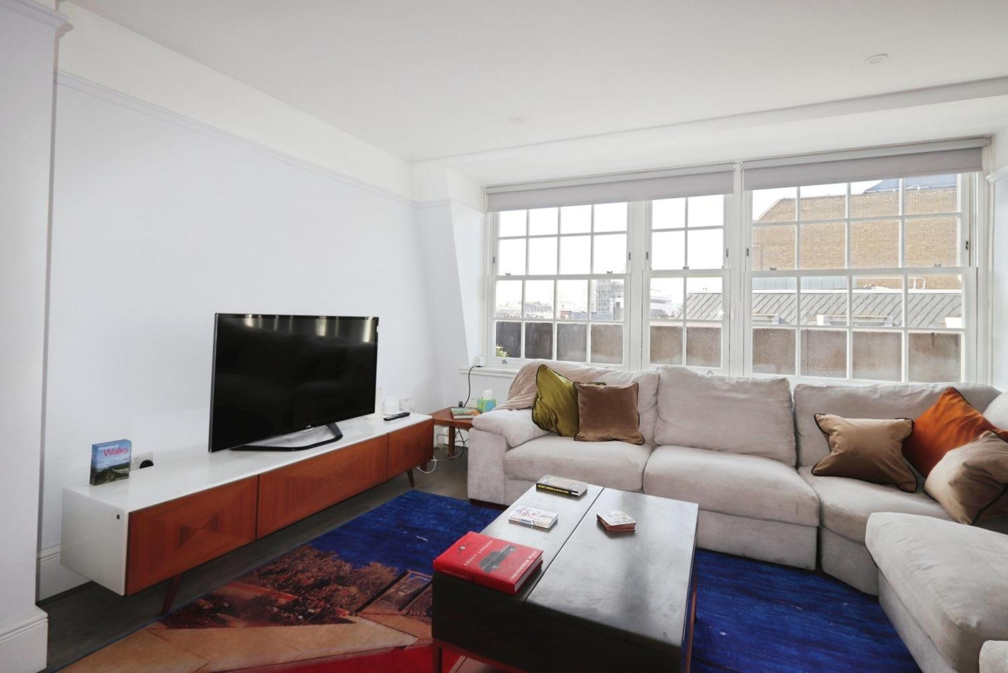 Large 3 Bedrm In Heart Of Theatre Land * London