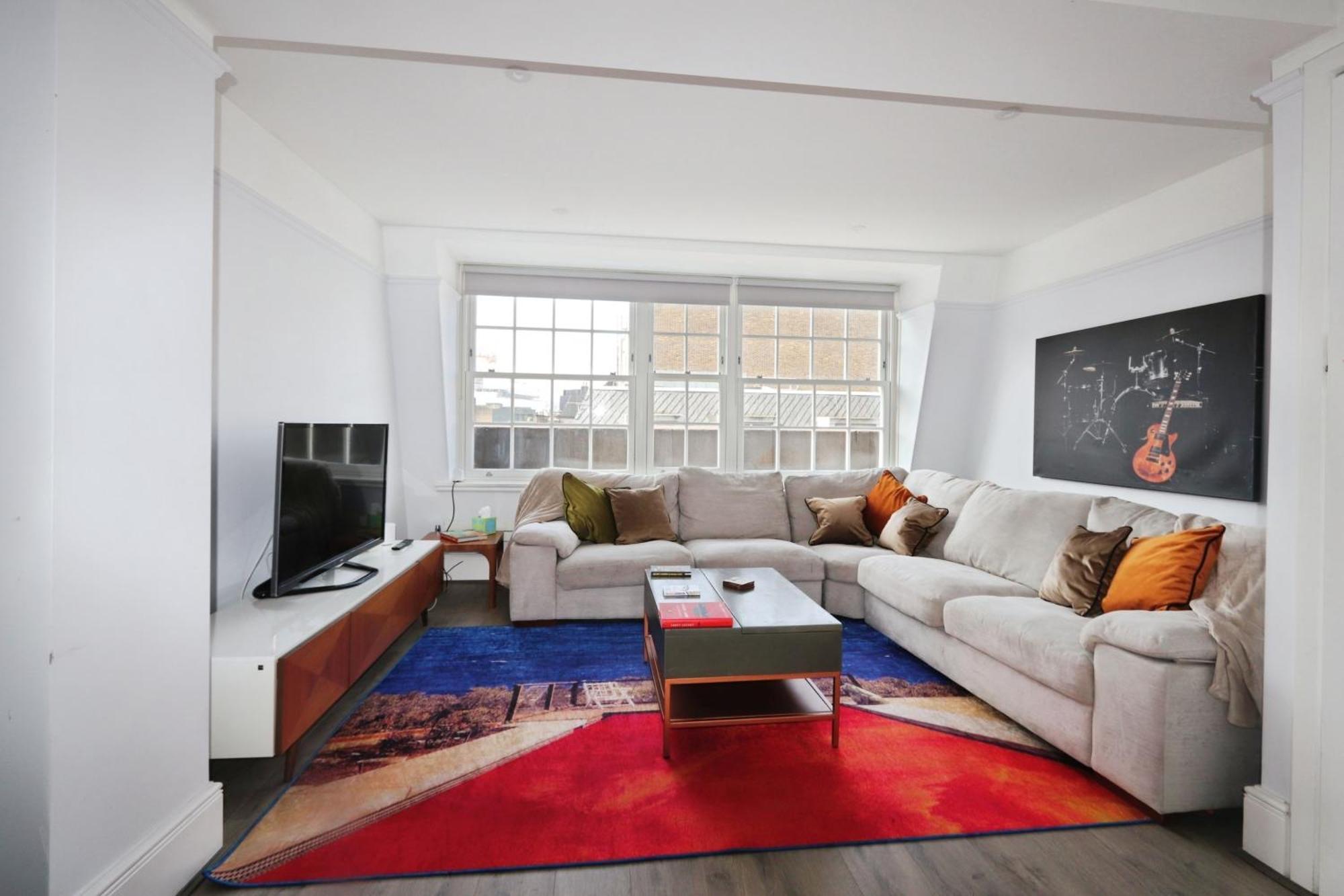 Appartement Large 3 Bedrm In Heart Of Theatre Land Londen