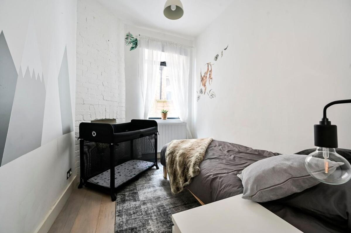 Hottub Spacious Garden House Holiday home London