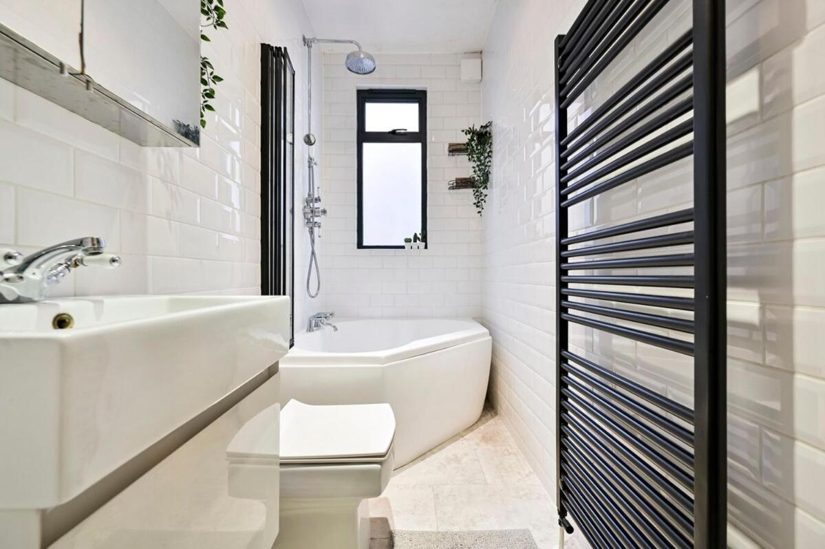 Hottub Spacious Garden House * London