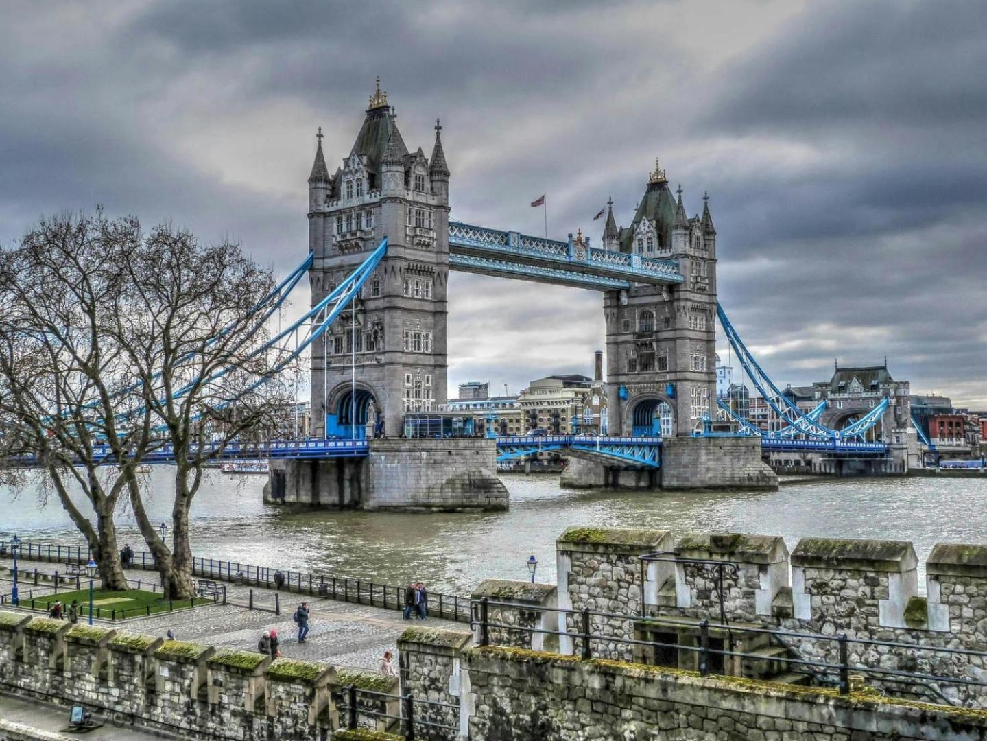 Serene Garden Flat - Steps From Tower Bridge London