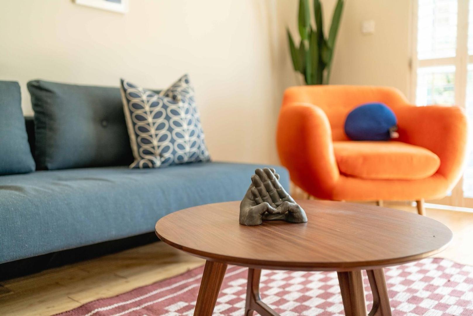 Apartment Serene Garden Flat - Steps From Tower Bridge London