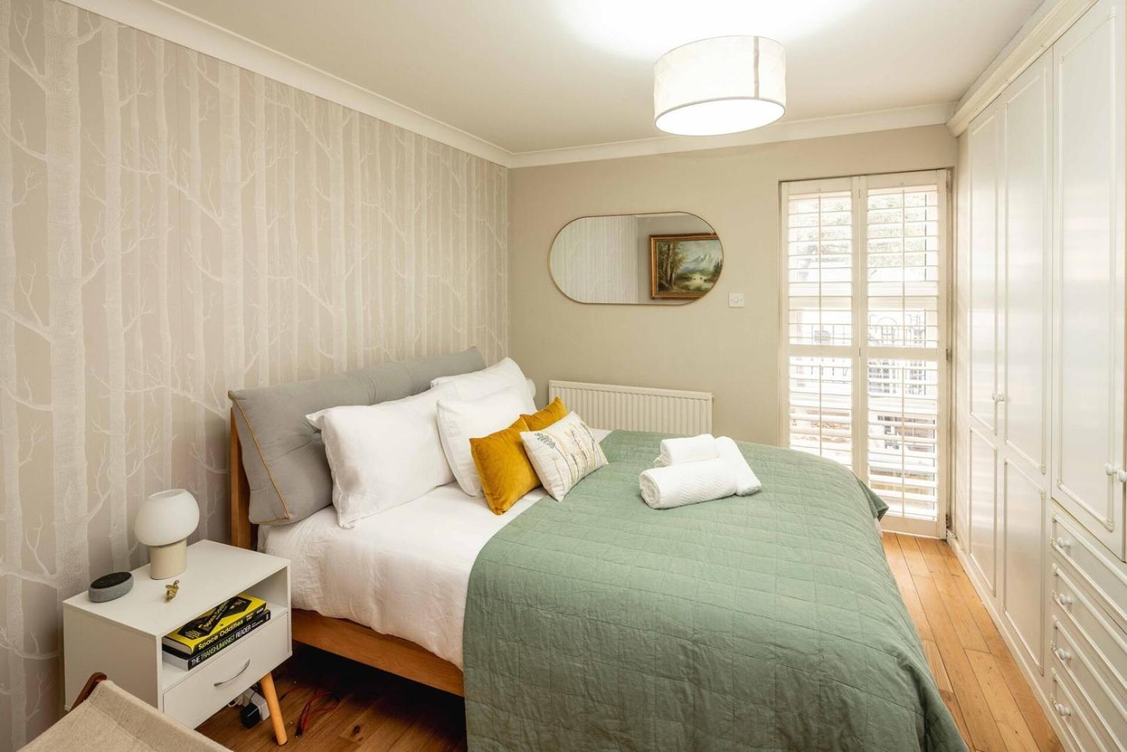 Serene Garden Flat - Steps From Tower Bridge