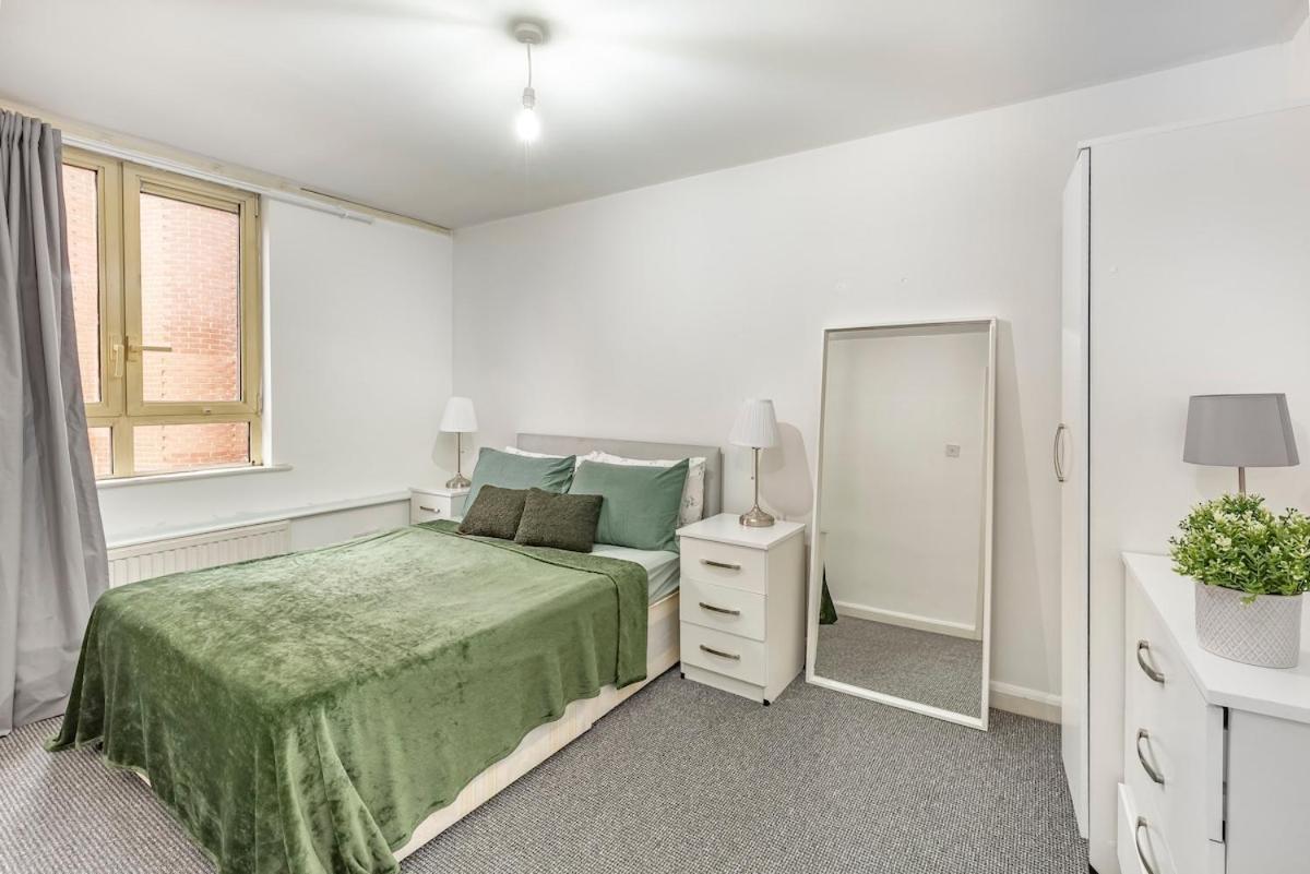 2 Bedrooms In The Heart Of Covent Garden Apartment *