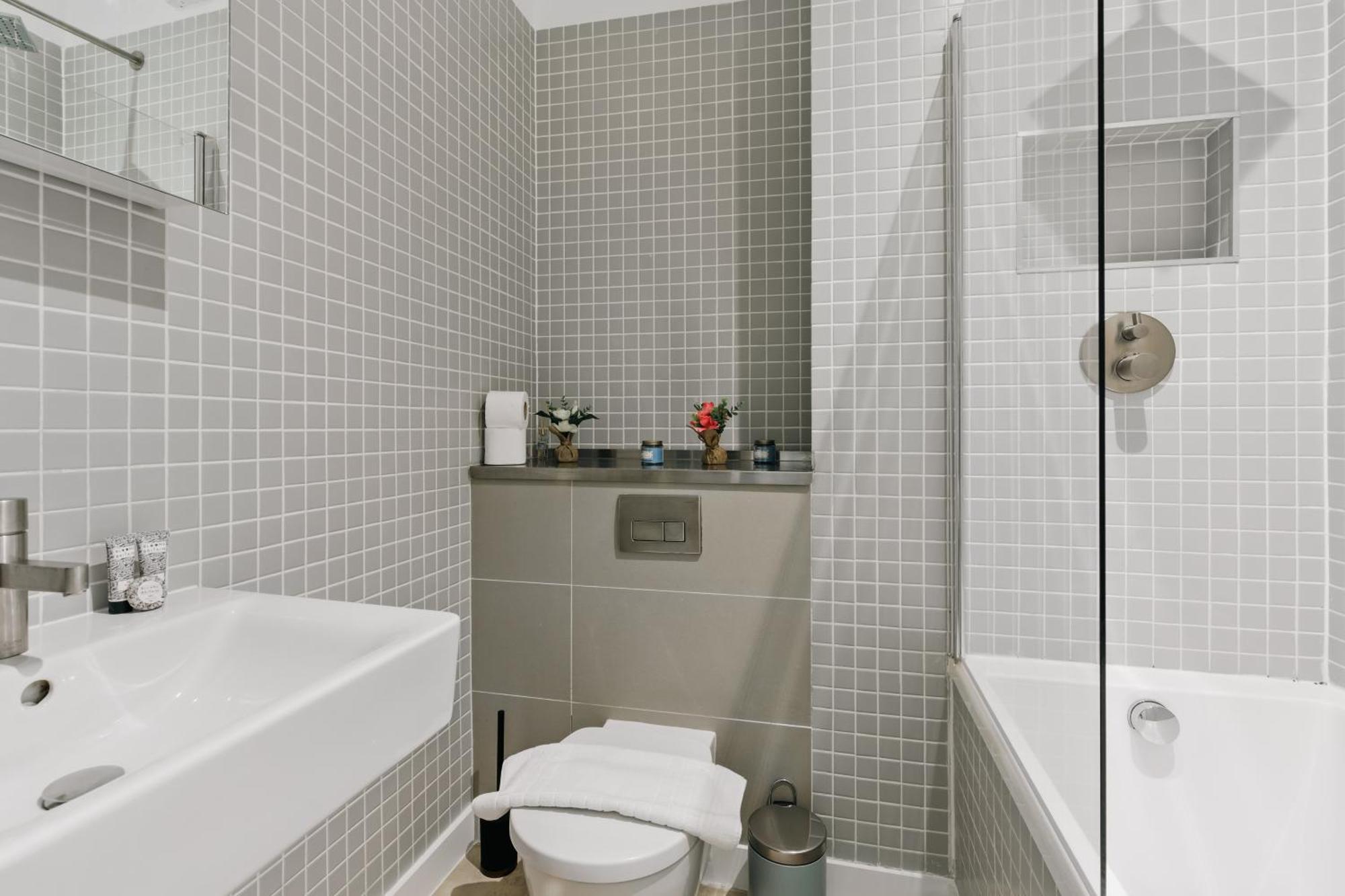 Modern 1-bedroom Retreat In Trendy Clerkenwell Apartment London