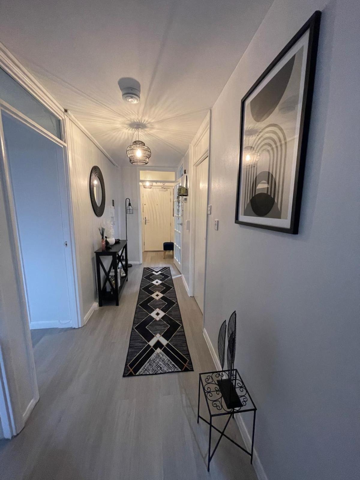 Lejlighed Luxurious & Spacious 3-br Free Parking Balcony
