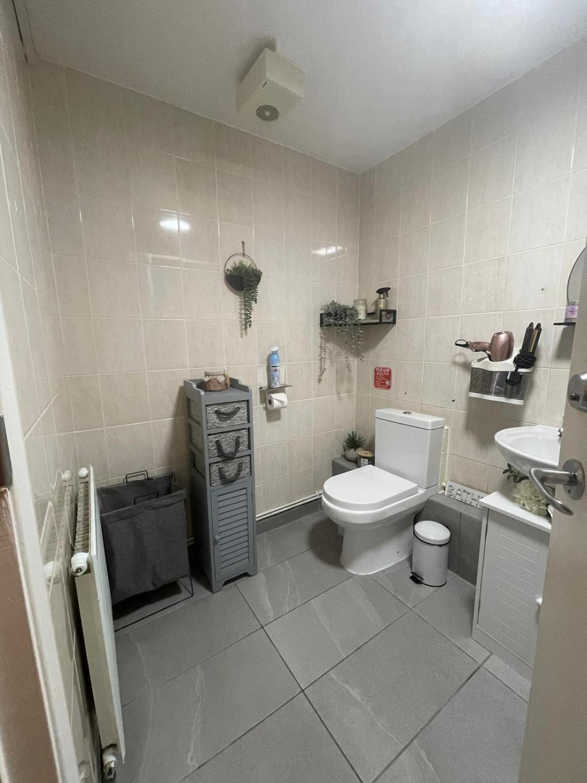Lejlighed Luxurious & Spacious 3-br Free Parking Balcony