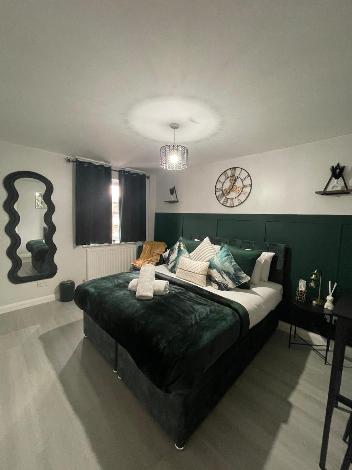 Lejlighed Luxurious & Spacious 3-br Free Parking Balcony London