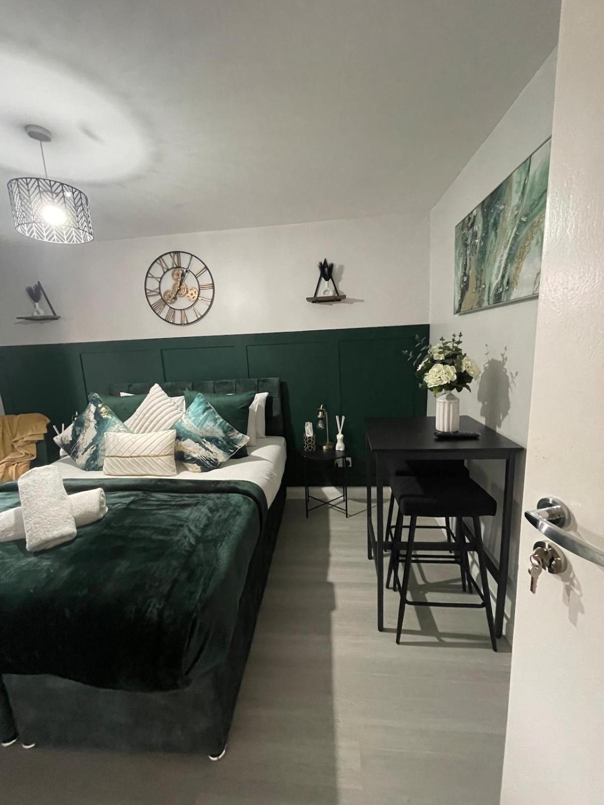 Lejlighed Luxurious & Spacious 3-br Free Parking Balcony London