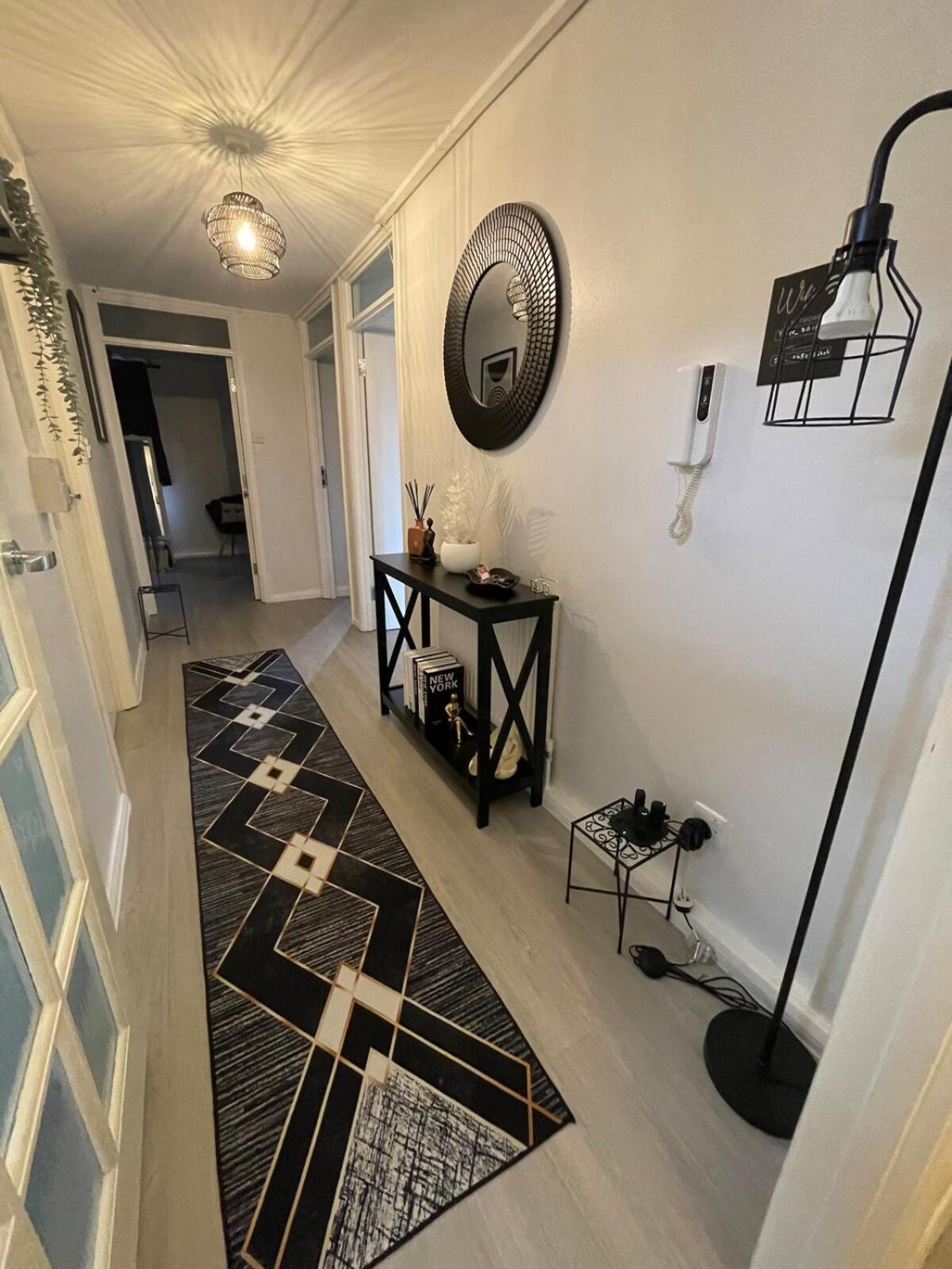 Luxurious & Spacious 3-br Free Parking Balcony Lejlighed *