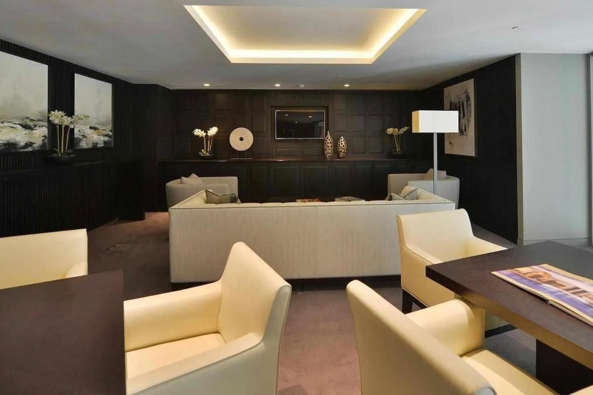 Goodman's Field - Skyline Apartment London