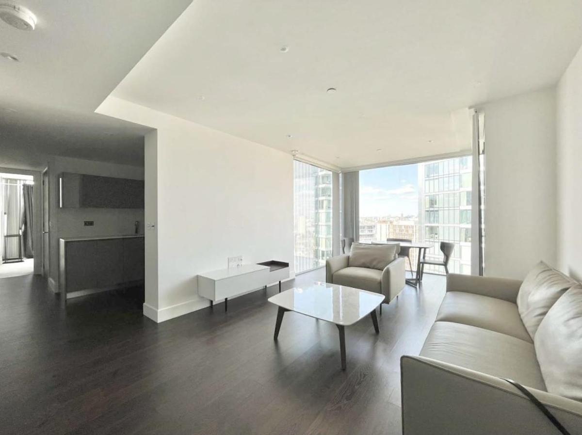 Goodman's Field - Skyline Apartment London