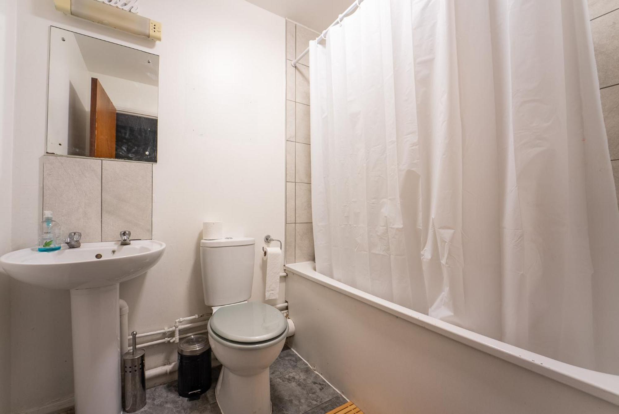 One Bedroom Entire House *