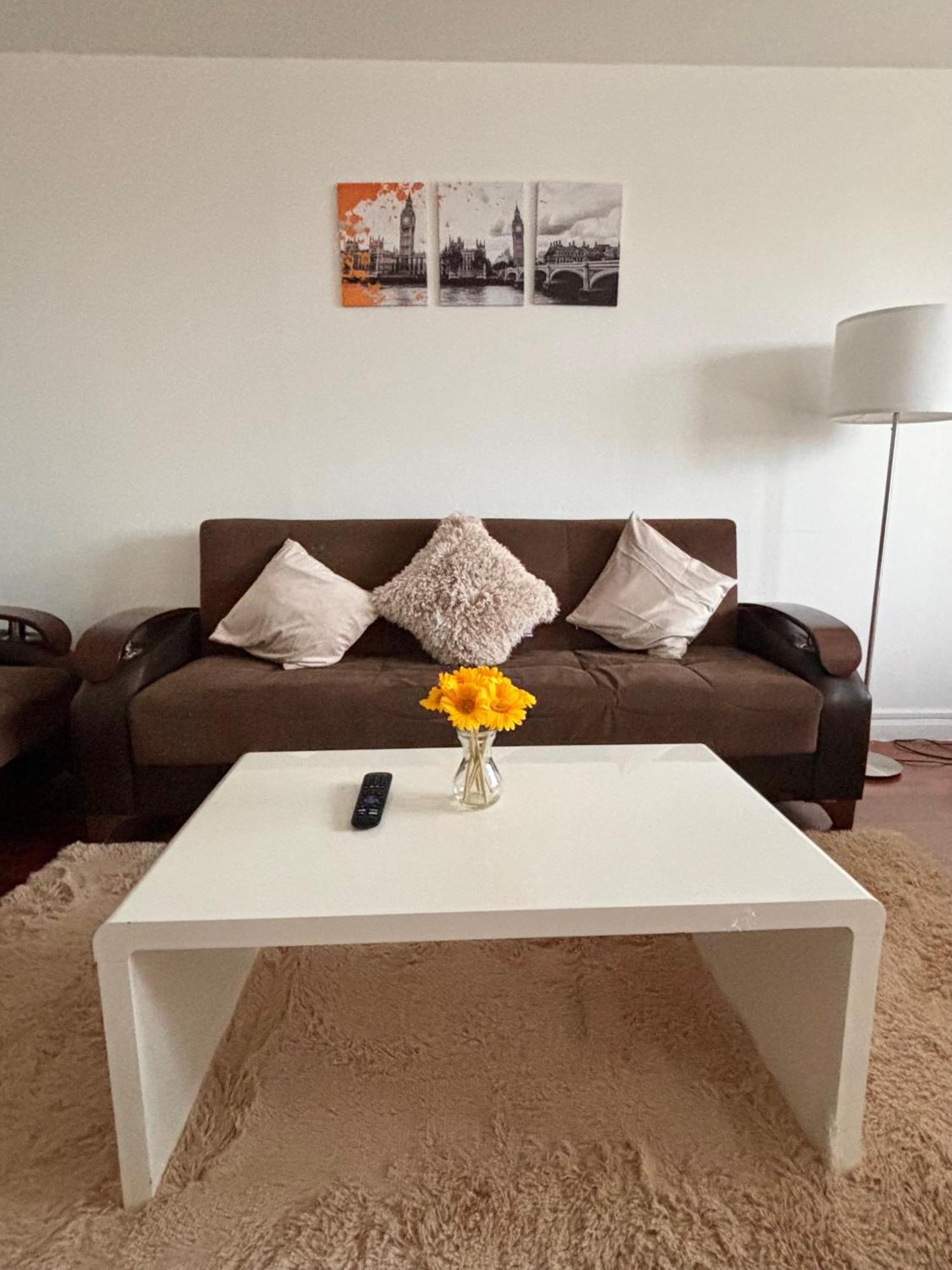 Stylish 2-bed Retreat Steps From Emirates Stadium *
