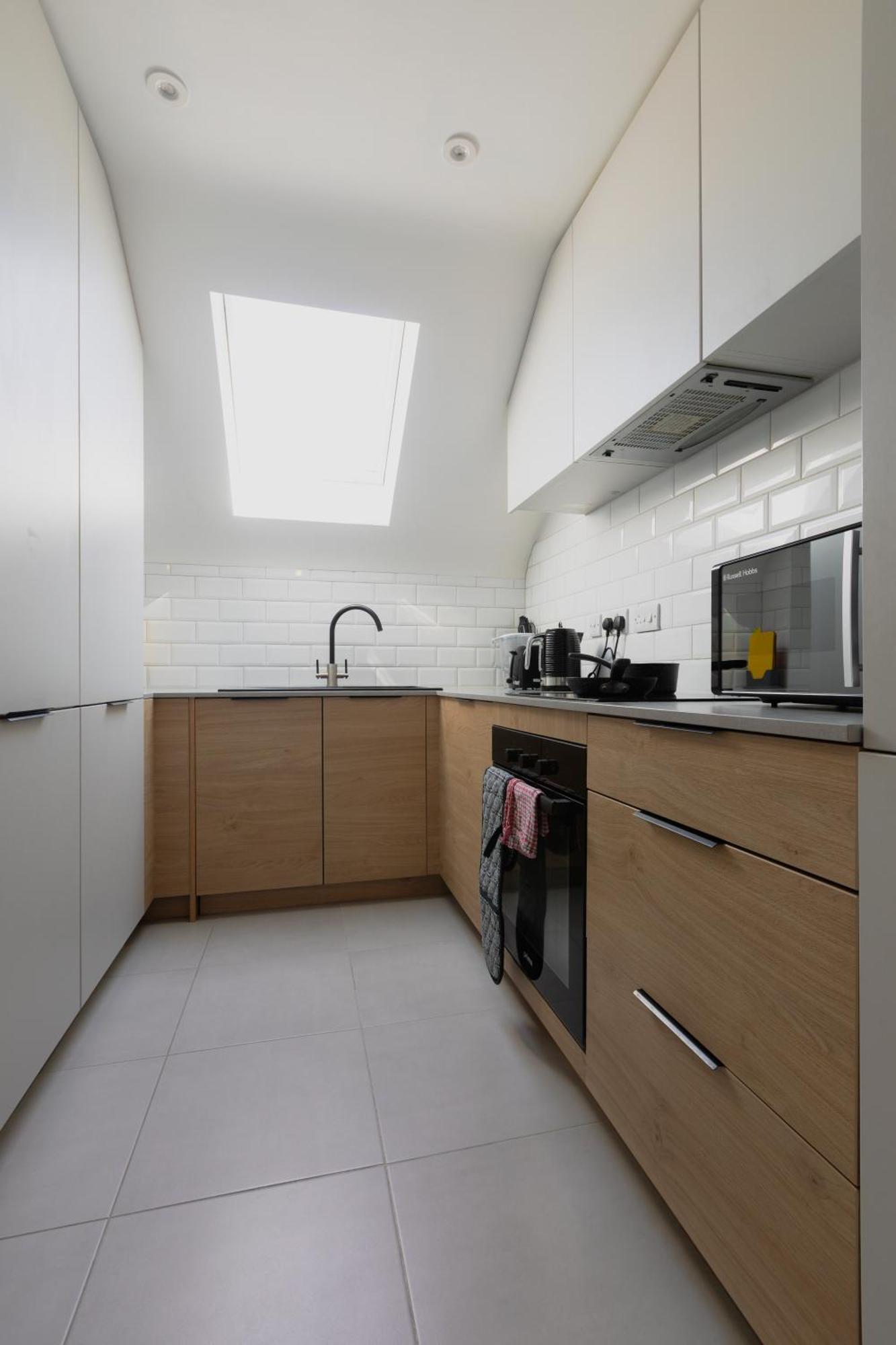 Newly Refurbished Flat By Euston * Londen
