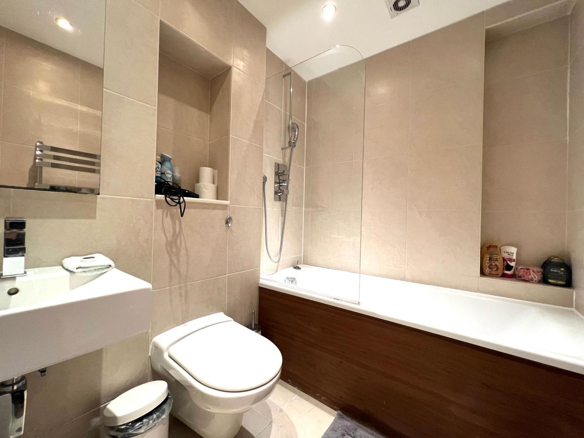 Tower Bridge Apartment *