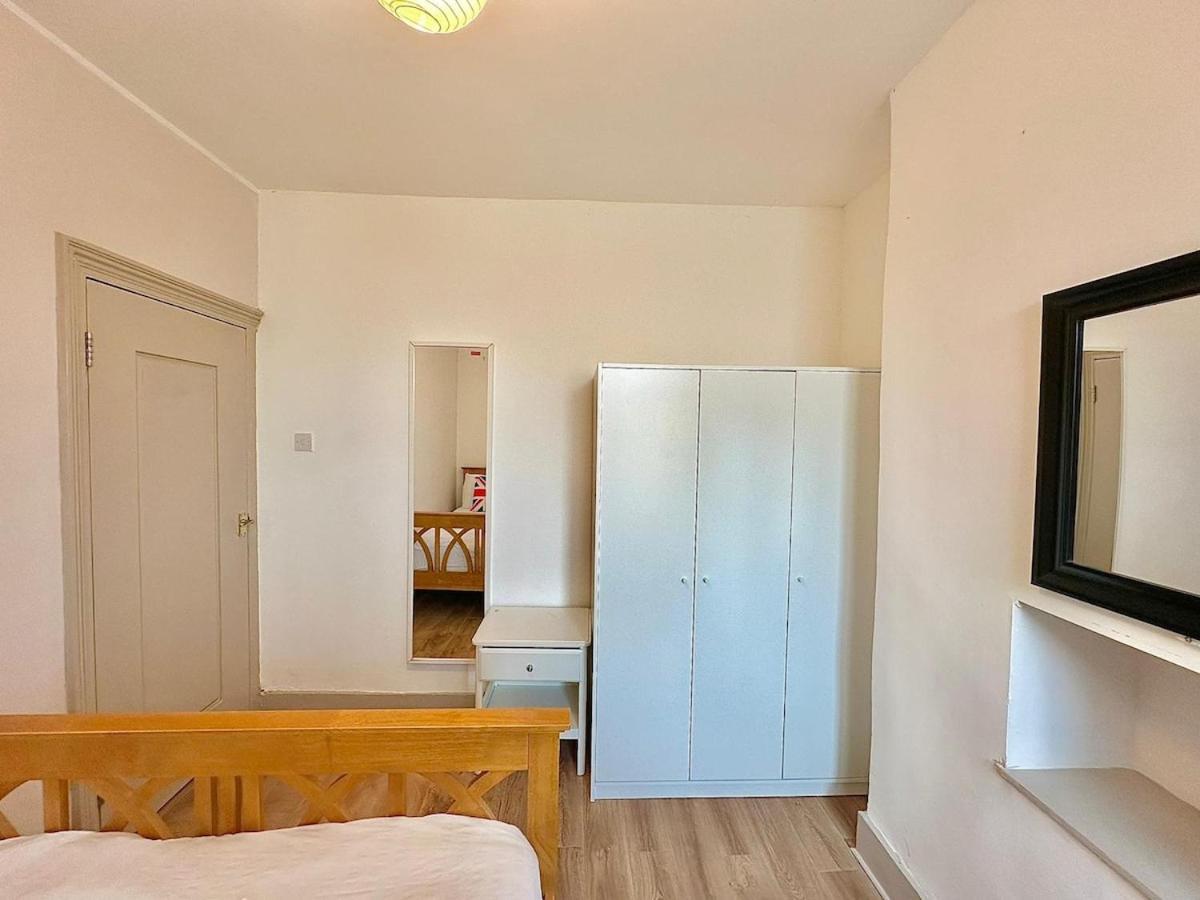 Large House In 105 * London