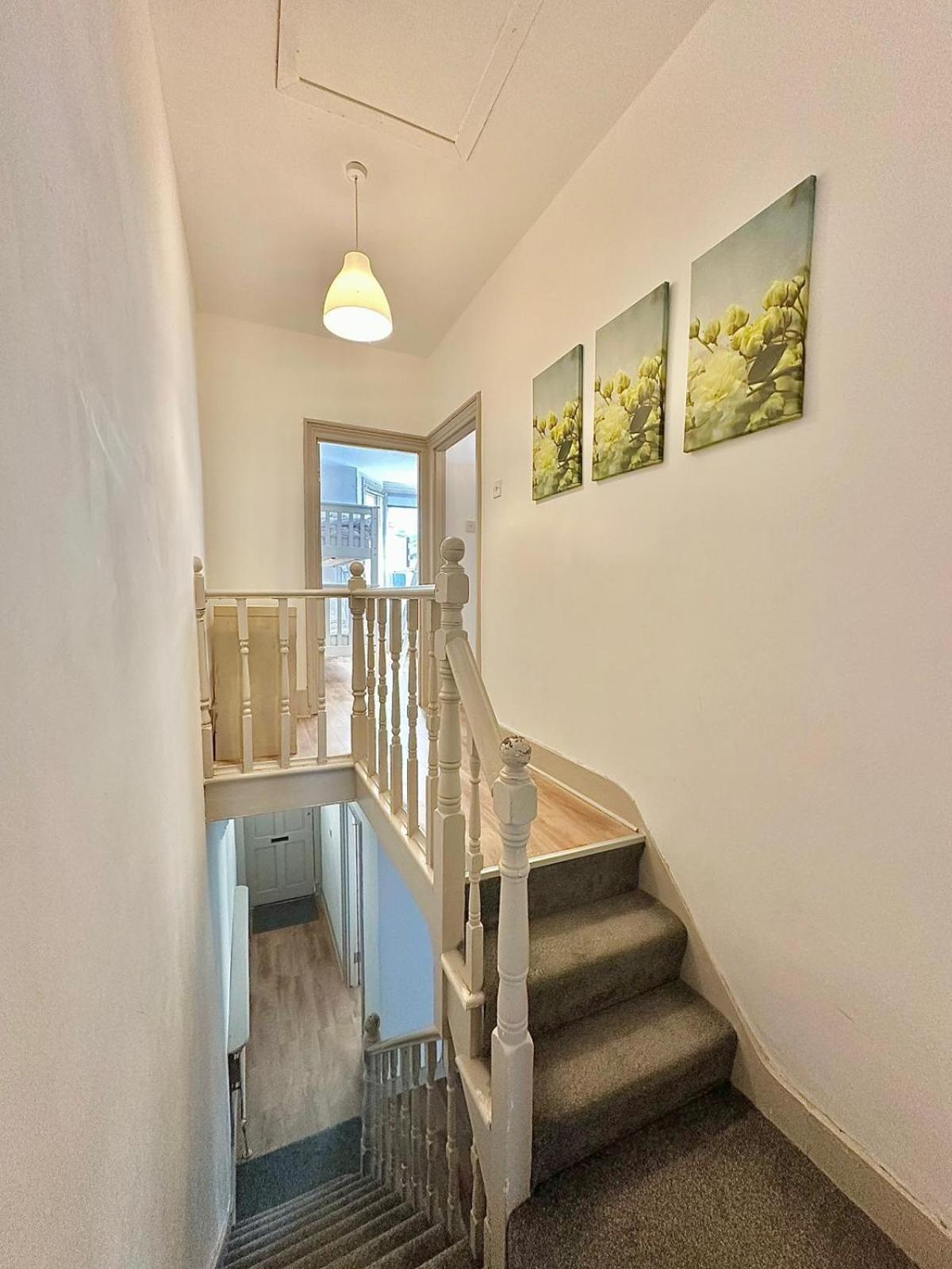 Large House In 105 * London