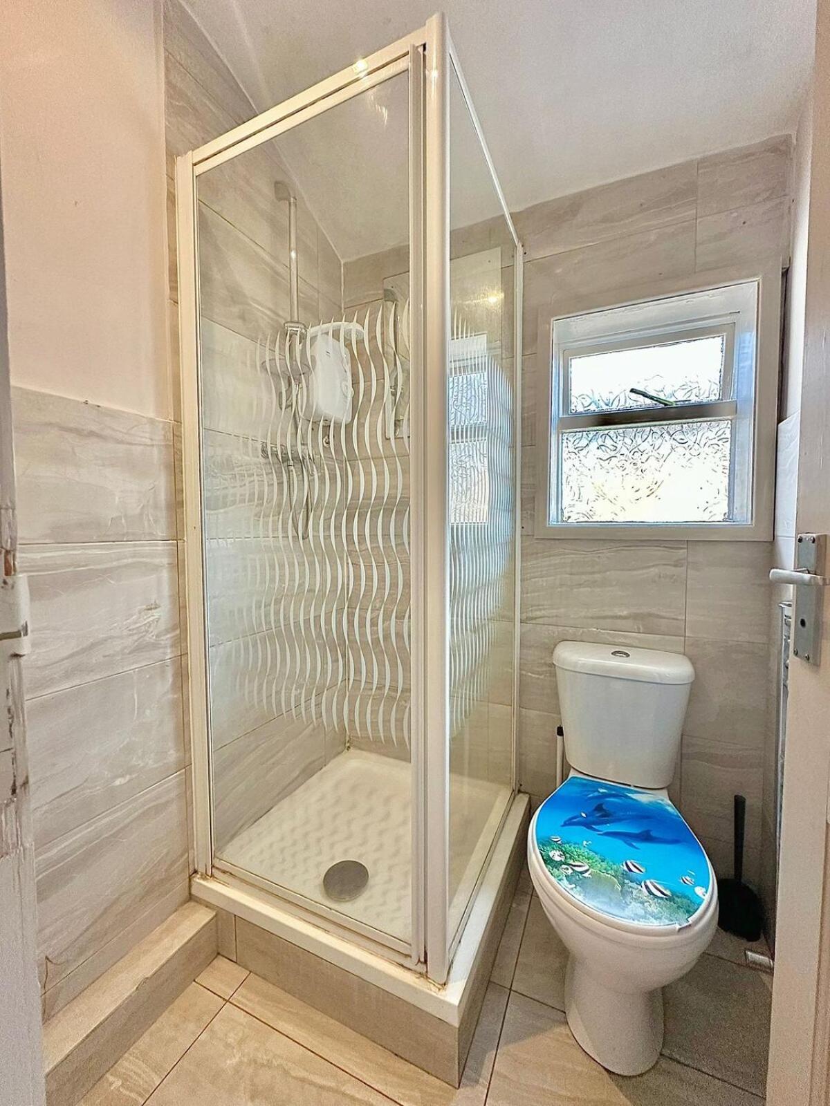 Large House In 105 Holiday home London