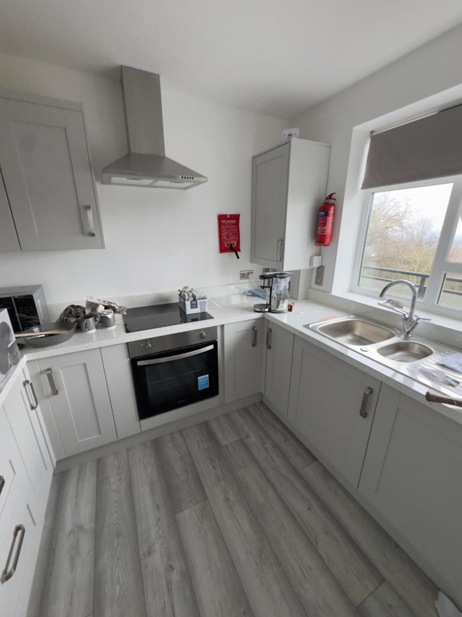 Stylish 2br, Fast Wifi With Balcony London