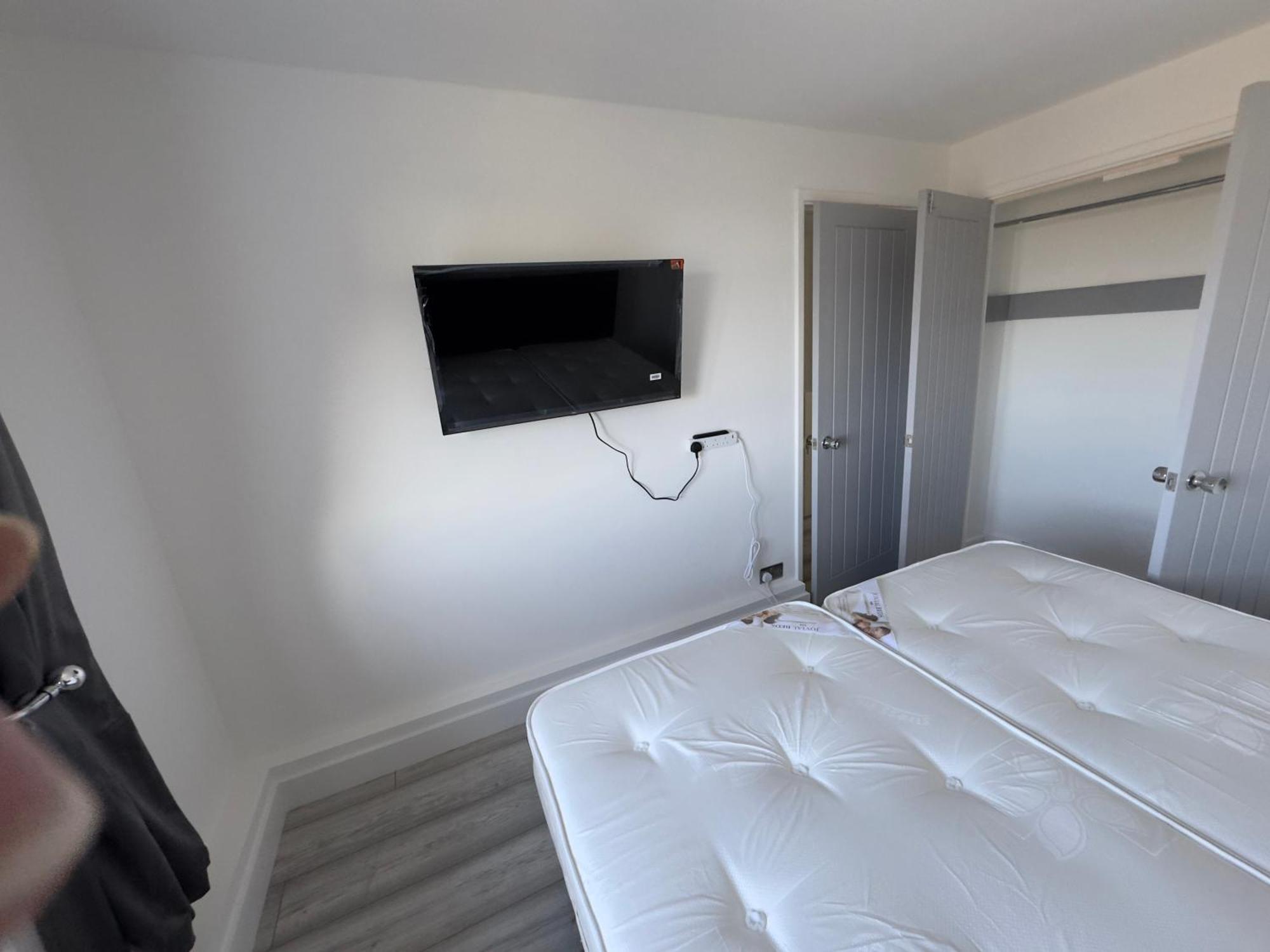 Apartment Stylish 2br, Fast Wifi With Balcony London