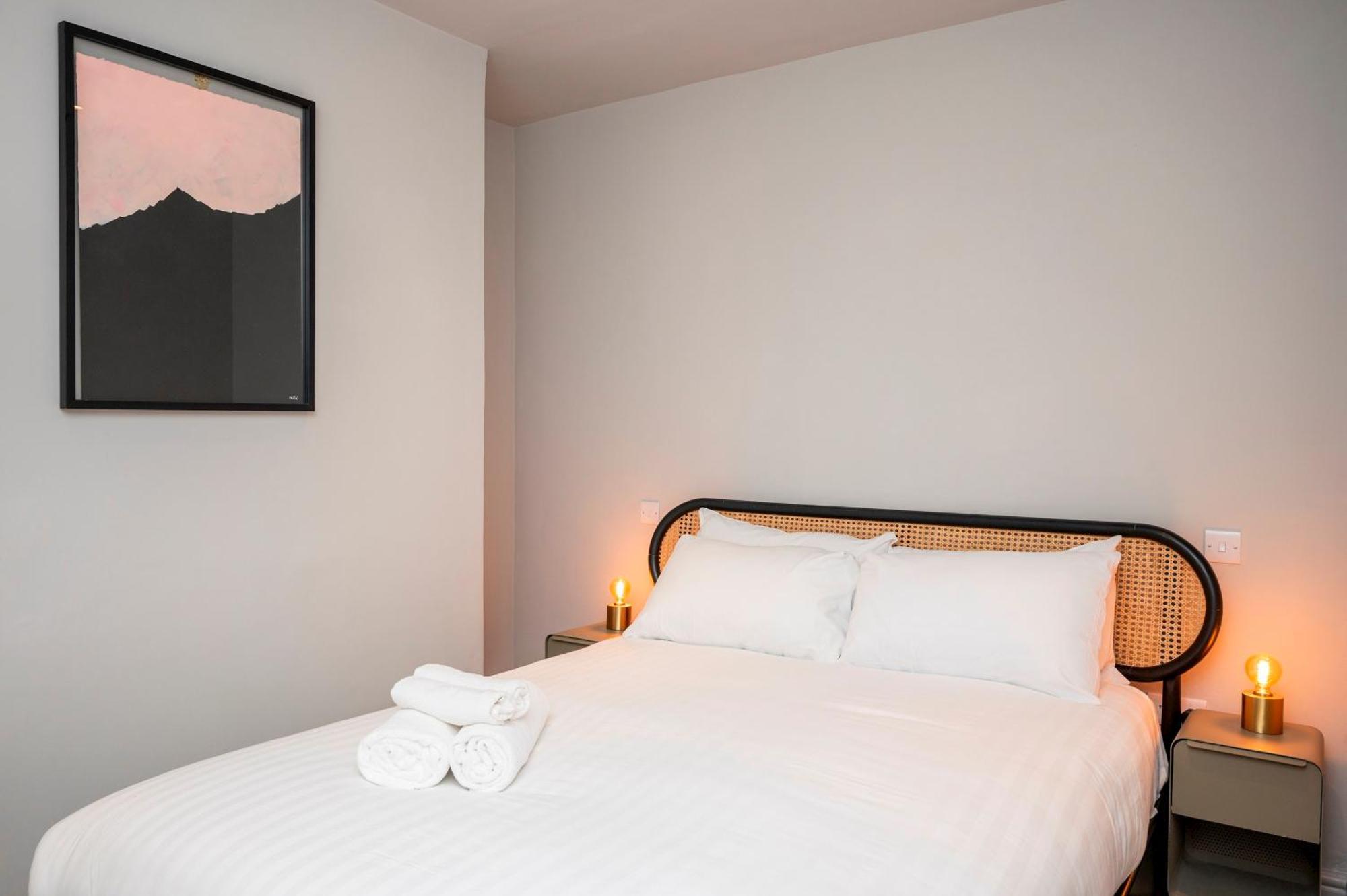 Pass The Keys Luxury Stylish Duplex With Private Garden Lägenhet