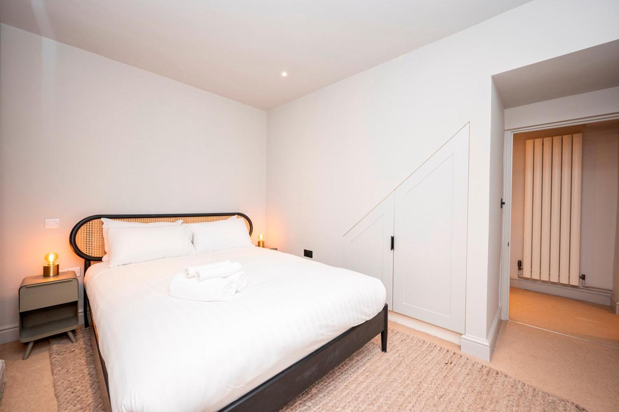 Pass The Keys Luxury Stylish Duplex With Private Garden Lägenhet London