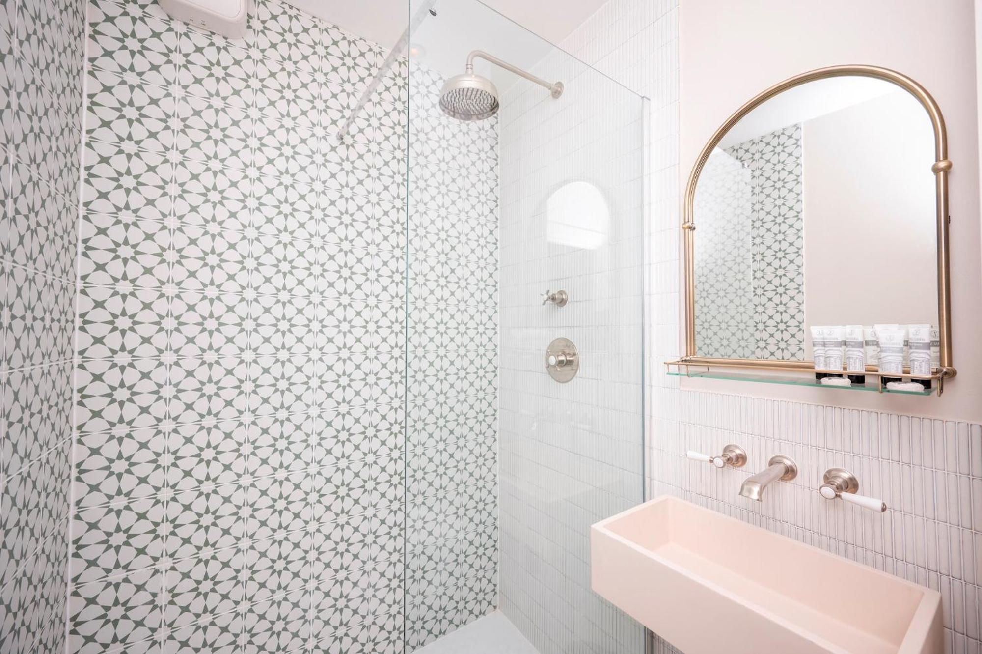 Pass The Keys Luxury Stylish Duplex With Private Garden Lägenhet