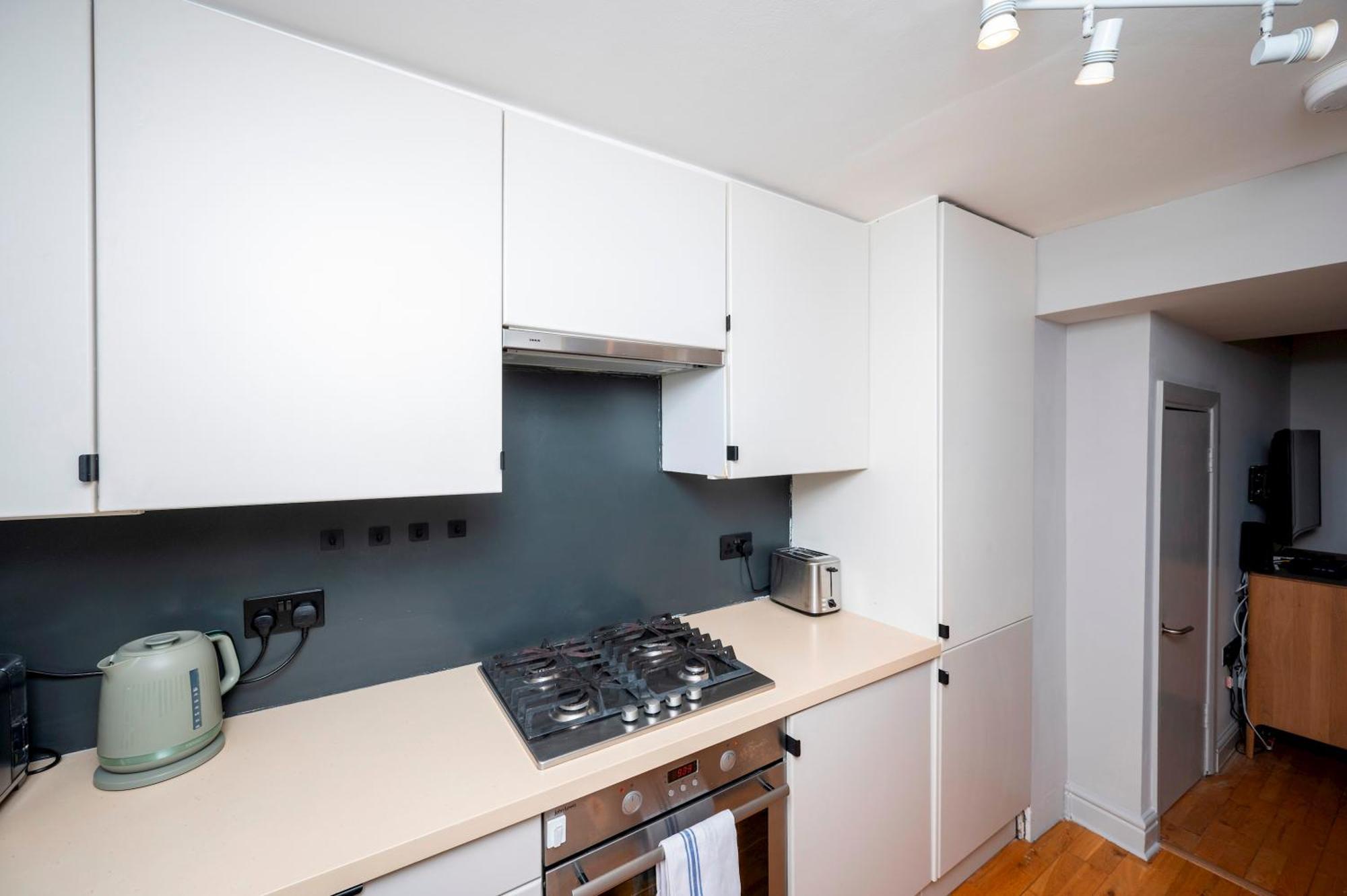 Lägenhet Pass The Keys Luxury Stylish Duplex With Private Garden