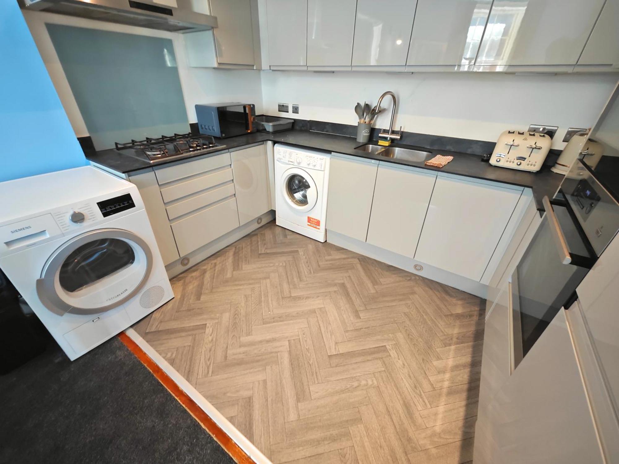 Luxury 4-bedroom In Oxford Street Lägenhet