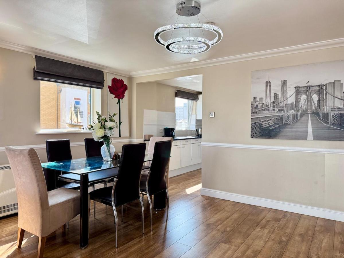 Luxury Greenwich Apartment *