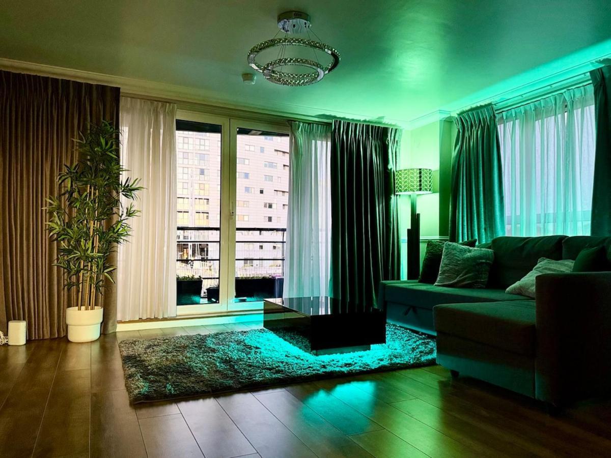 Luxury Greenwich Apartment *