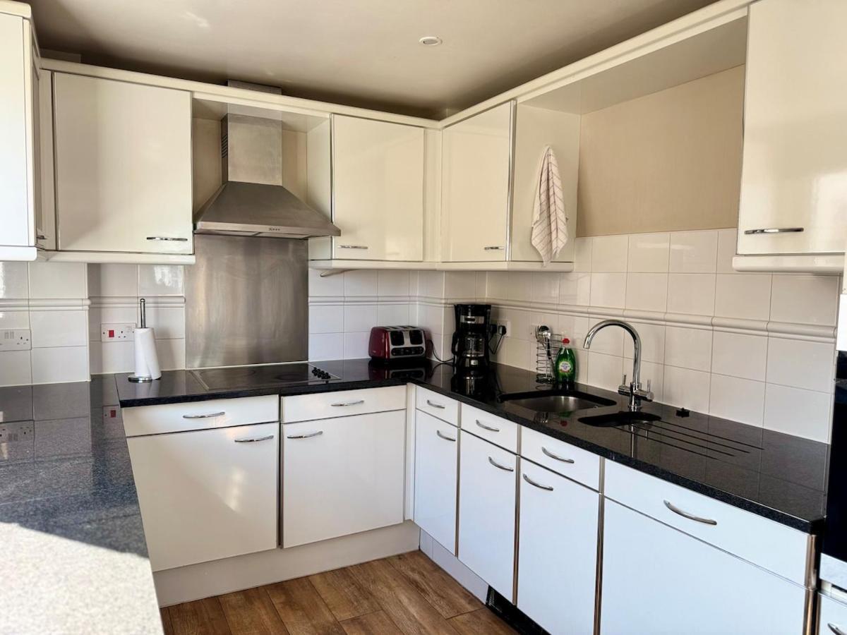 Luxury Greenwich Apartment *