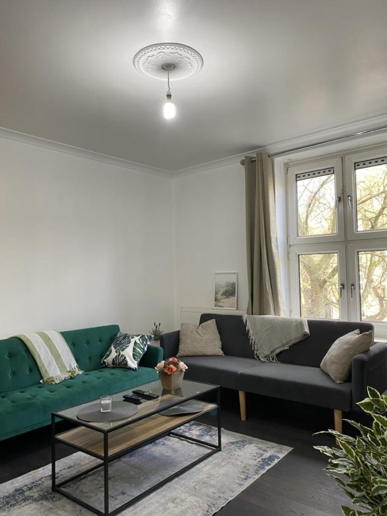 Entire Spacious - Close To Apartment *