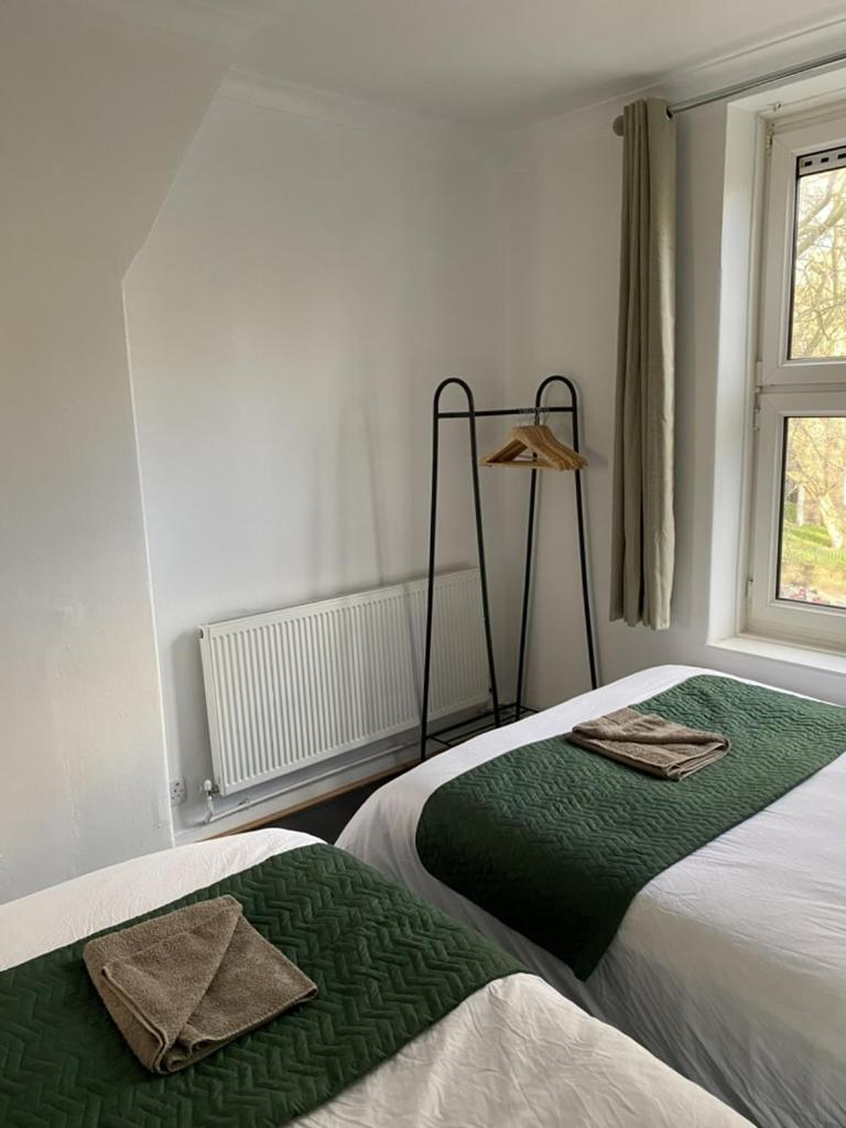 Entire Spacious - Close To Apartment